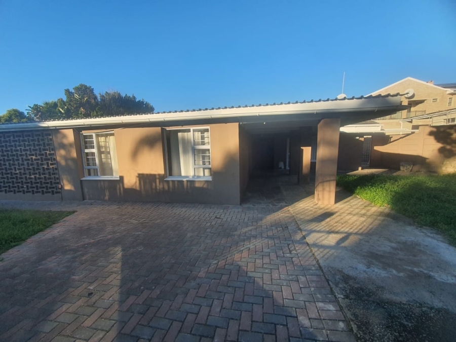 To Let 3 Bedroom Property for Rent in Beacon Bay Eastern Cape